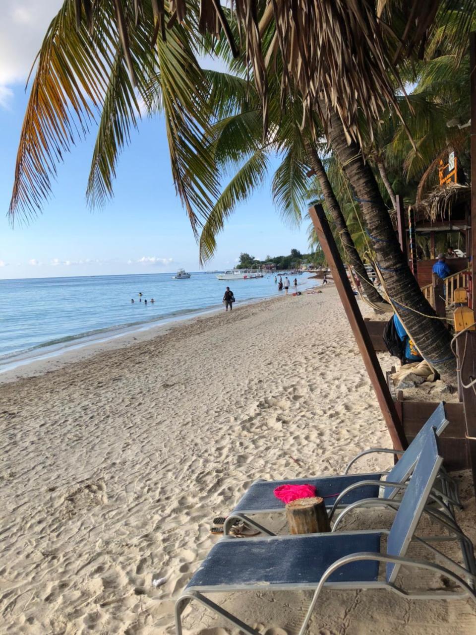Bananarama Dive & Beach Resort West Bay Exterior foto