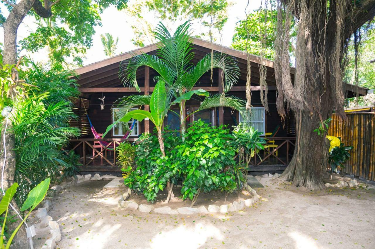 Bananarama Dive & Beach Resort West Bay Exterior foto